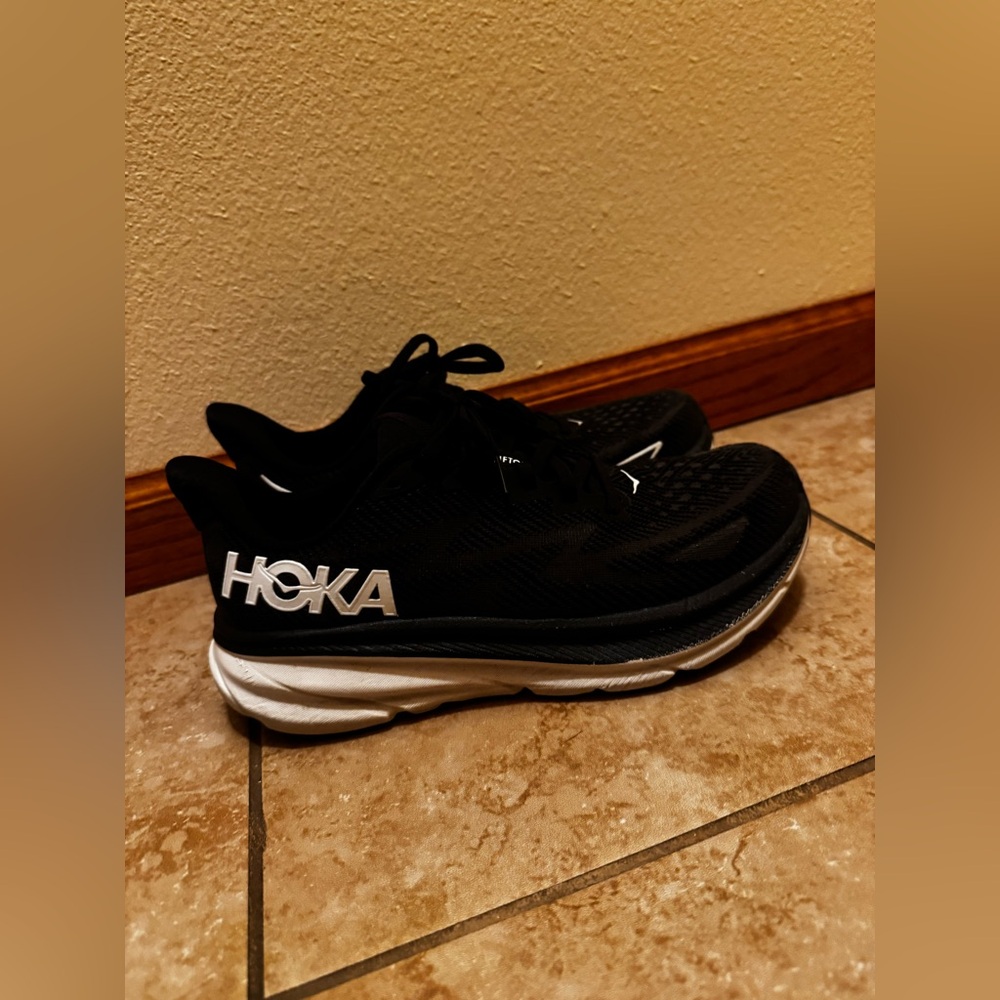 Women Clifton 9 Hokas Black